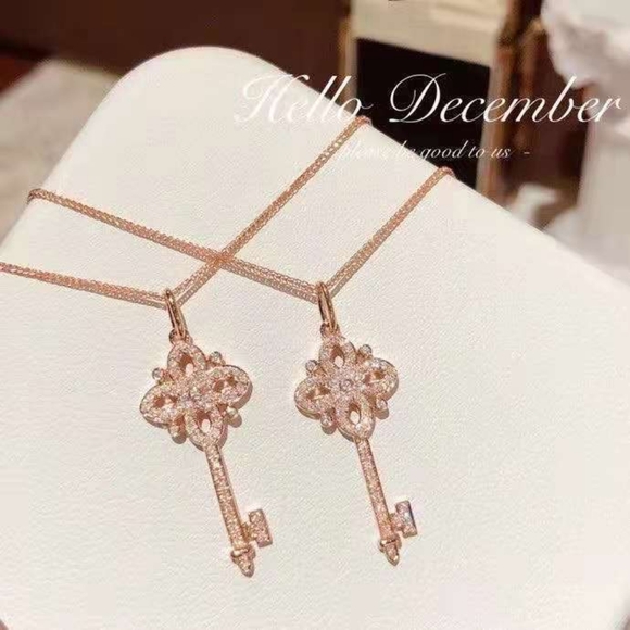 Sterling silver diamond key necklace - Picture 8 of 8